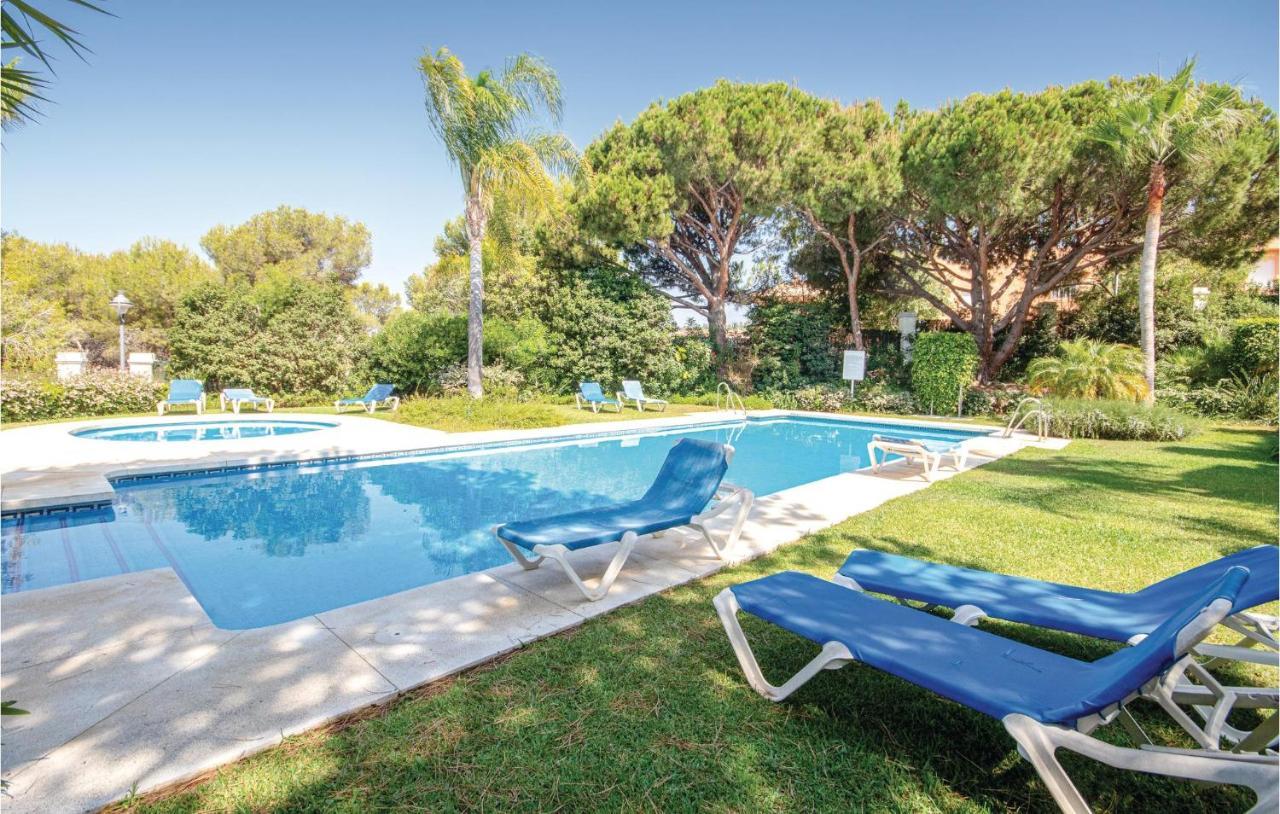 Beautiful Apartment In Marbella-Cabopino With 2 Bedrooms, Wifi And Outdoor Swimming Pool Bagian luar foto