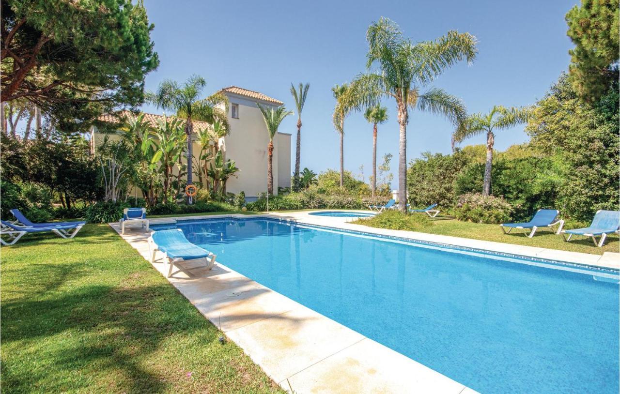 Beautiful Apartment In Marbella-Cabopino With 2 Bedrooms, Wifi And Outdoor Swimming Pool Bagian luar foto