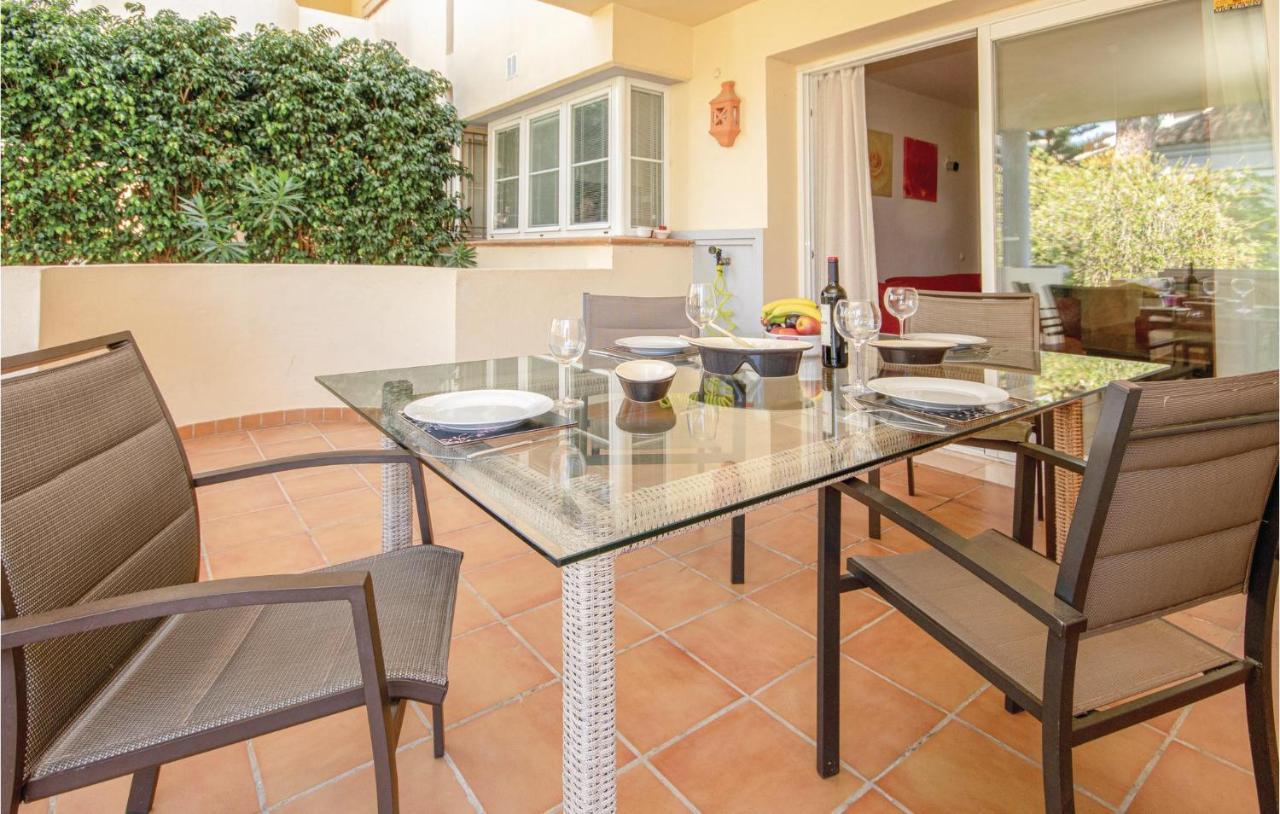 Beautiful Apartment In Marbella-Cabopino With 2 Bedrooms, Wifi And Outdoor Swimming Pool Bagian luar foto